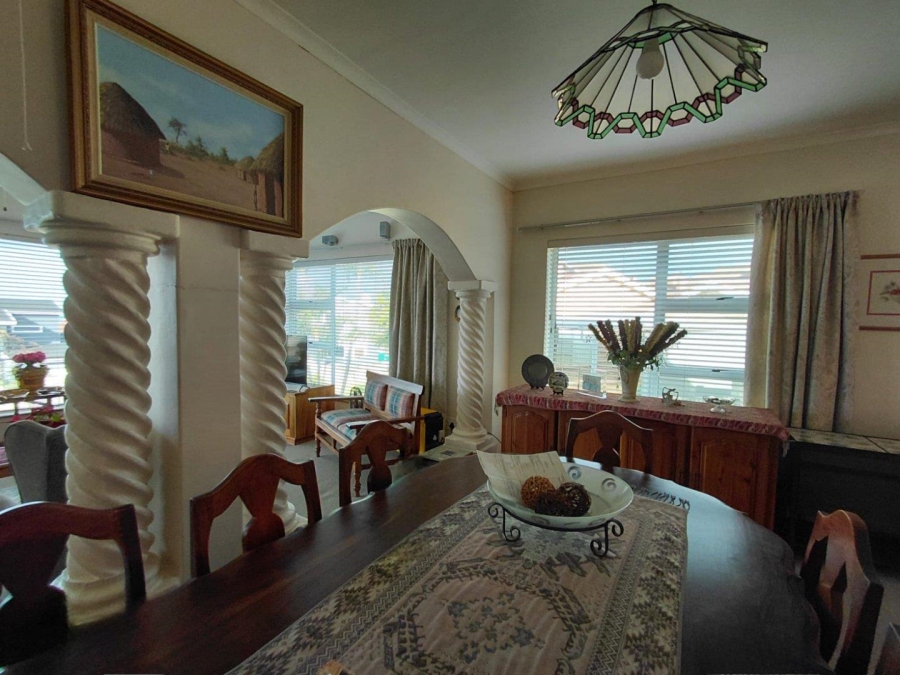 4 Bedroom Property for Sale in Wavecrest Eastern Cape